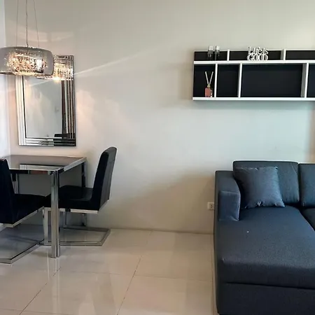Spacious Sukhumvit Condo Near Emquartier