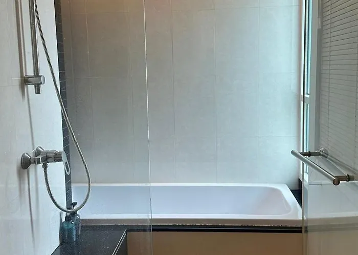 Spacious Sukhumvit Near Emquartier Apartment