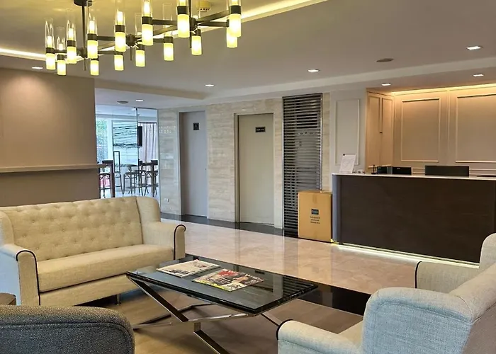 Spacious Sukhumvit Near Emquartier Apartment *